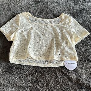 NWT cropped ivory perforated flower top size L